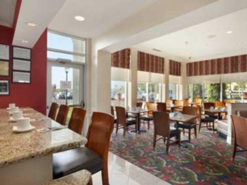 Hilton Garden Inn West Edmonton Kültér fotó